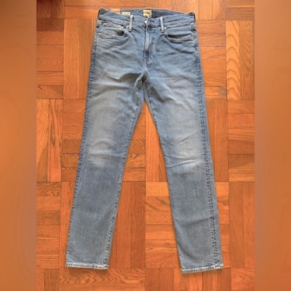 J.Crew Jeans Style 770 Size 30x32 - Picture 2 of 11